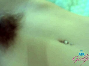 Pornstarul Kallie Taylor își primește pizda linsă și suge pula în scenă intimă