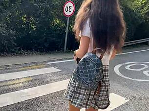 Babe mendedahkan pussy di bas awam buat aku keras sangat!