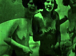 Bekijk deze retro volledige film van erotische bekentenissen met rijpe behaarde kut 😏