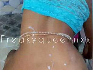 Kamu bikin temen cowokmu ngewe kamu di kamar mandi?