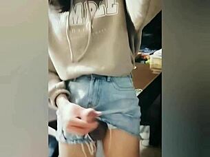 よし、可愛いシーメールがショーツ姿で屋外絶頂見たことある？