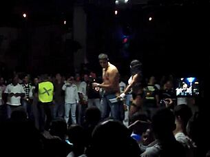 Seksi latinica se skida gola intenzivno u kolumbijskom sals klabu