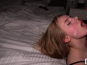 הוא הפך את המוח שלה לנוזל - נערה קולג' 18+ עם אורגזמה עם עיניים מתגלגלות