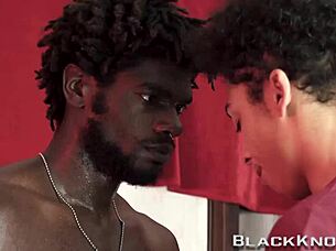 Гей тин 18+ 18+ жестко скачет на огромном черном хуе