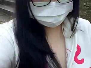 Misija v parku z ekshibicionisti, ki kažejo velike joške na prostem 😏