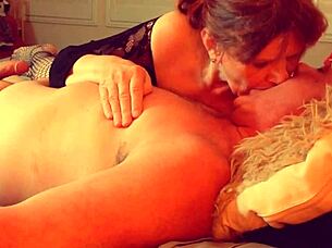 Gilfhead queen delivers expert fellatio with blue-eyed brunette charm