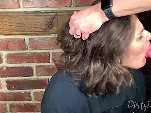 Ho facefottuto quella youtuber duramente, finendo con sborrata pulsante in bocca