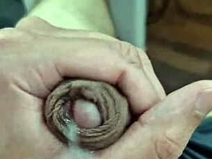 Vrei să sugi pulă asta suculentă?