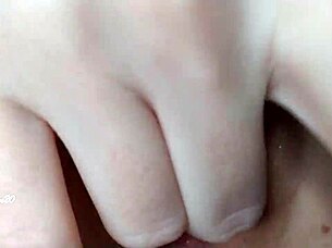 Hey cutie, tunjukkan pepek basah cantik remaja 18+ kamu