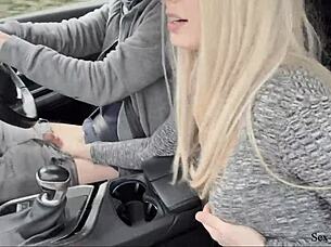 運転中にすごい手コキで大量射精と精液遊び