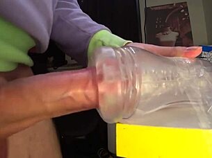 うわぁ、きついゴムマンコへの射精が激しい！