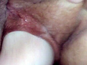 Η Lovie αντέχει σκληρό φιστίνγκ στον μεγάλο κόκκινο κώλο της