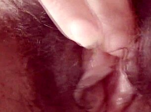 Milujem cmúľanie veľkého kohúta priateľa môjho manžela a dostávam do zadku