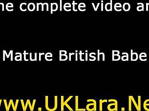 Brit Ngejilat Memeknya di Stoking