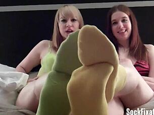 Até onde você vai para adorar meus pés, hein? Adorá-los de verdade nessa sessão BDSM