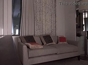 Idolul japonez gravure celebru cu sâni uriași se fut într-un hotel