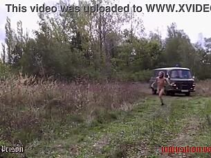 Выгуливаю голую рабыню-суку в трейлере