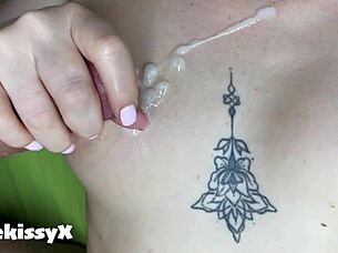 เฮ้ย Cutekissyx จัดการน้ำเงี่ยนบนก้นแน่นยังไง?