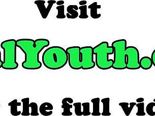 Млада 18+ евро беба нежно јебана у дупе од партнера у сцени пара