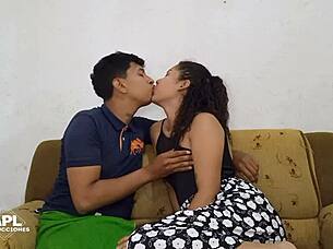 我喜欢和继妹在家独处，看看我们在完整故事里做了什么。