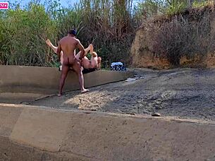 Iznenadili Smo Se Golog Momka u Šumi