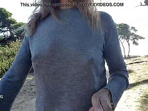 Hast du riesige gepiercte Nippel am Strand geflasht gesehen, wie Nippleringlover?