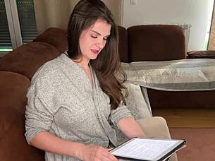 Nevlastní máma s dojičnými prsy chycená nevlastním synem, uh, svádí ho k lízání... moje chyba!