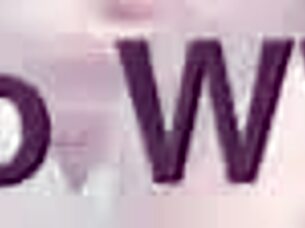 Flessibile ginnasta maggiorenne resiste al suo primo gangbang con doppie penetrazioni intense e deepthroat