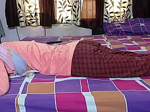 Indienne 18+ se fait pilonner fort par son oncle docteur mature ! Audio hindi clair ! 🇮🇳🔥