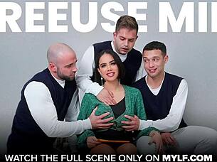 我和朋友操继母屁股