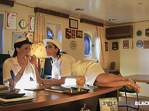 Jeg kan ikke tro orgien med den monster-kukken, det var så intenst!