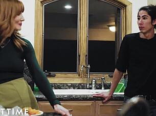 عواطف مجنونة في سوينغر مع مرة صاحبي الأقرب