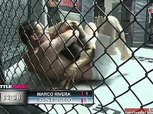 Gömbölyű ébony ribanc arcra kap interracális szexben!