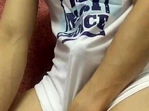 Група тинкърс смучат кур в жив гей секс