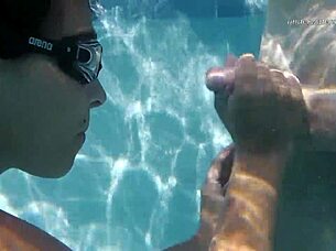 Şeker Severler Büyük Siklerle Su Altı Seks Yapar