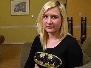 Εικονικό σεξ με τη στεπ-μάμα Fifi Foxx σε POV