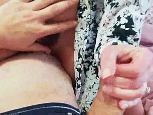 อยากเห็นฉันขี่เขาให้เสร็จสุดเหวี่ยงเหรอ?