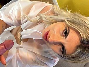 Femdom Blonde buat lelaki kote besar pancut dengan orgasme rosak