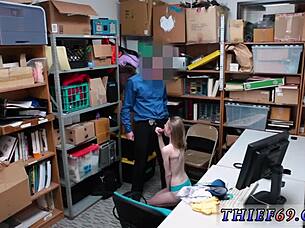 vecchio scopa giovane vicina 18+ con grosse tette nel camion