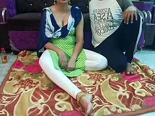 Ich bringe eine schöne College-Mädchen nach Hause und ficke ihre enge Muschi auf Hindi