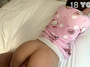 继女忍不住骑继父，她渴望粗暴游戏