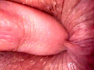 Hé Schatje, Hoe Voelt dat Kont Vingeren met Vies Praten?