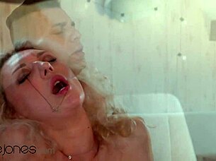 Дейн Джонс даёт футджоб в чулках и жёсткий секс миниатюрной 18+ чешской блондинке Изабелле де лаа