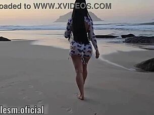 裸体海滩捡到文身黑辣妹，没辙只好猛骑大鸡巴