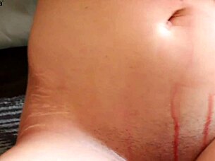 Questo ragazzo asiatico dà una bella botta a una ragazza bianca piccola e affamata 18+. Bananafever si scalda con azione amwf cruda!