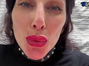 Γιατί αυτή η καυτή MILF ρουφάει πούτσα και παίρνει σπέρμα στα πόδια;