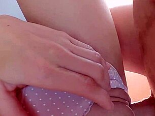 Kut stampen tot creampie terwijl vriendje weg is - missionary neuken Aziatische huisgenoot hard