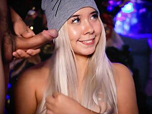 todas as cenas de sexo de família em casa 2 parte 2 com cavalgada e foda no cu