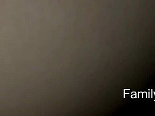 Vijetnamska žena doživljava intenzivnu bračnu strast u spavaćoj sobi