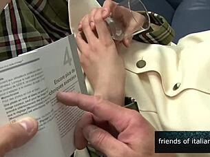 可爱中国妹子用小穴屁股接大鸡巴